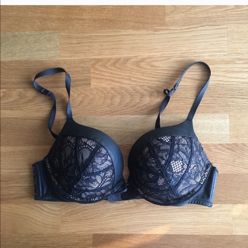 Victoria’s Secret bombshell plunge bra